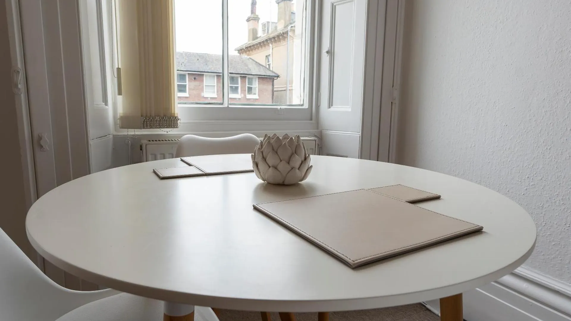 Beautiful Apartments In Central Brighton - Free Parking