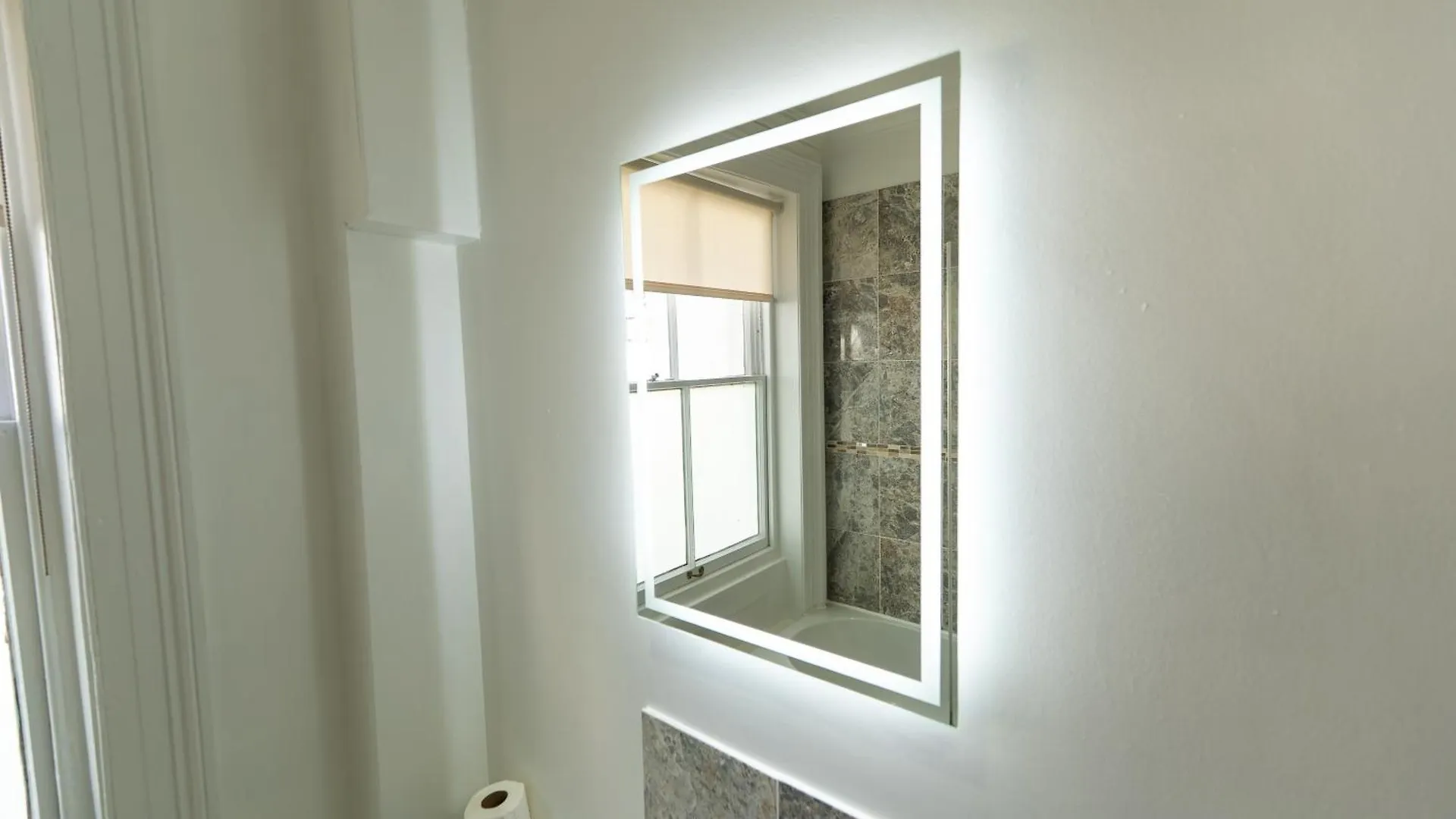 Beautiful Apartments In Central Brighton - Free Parking