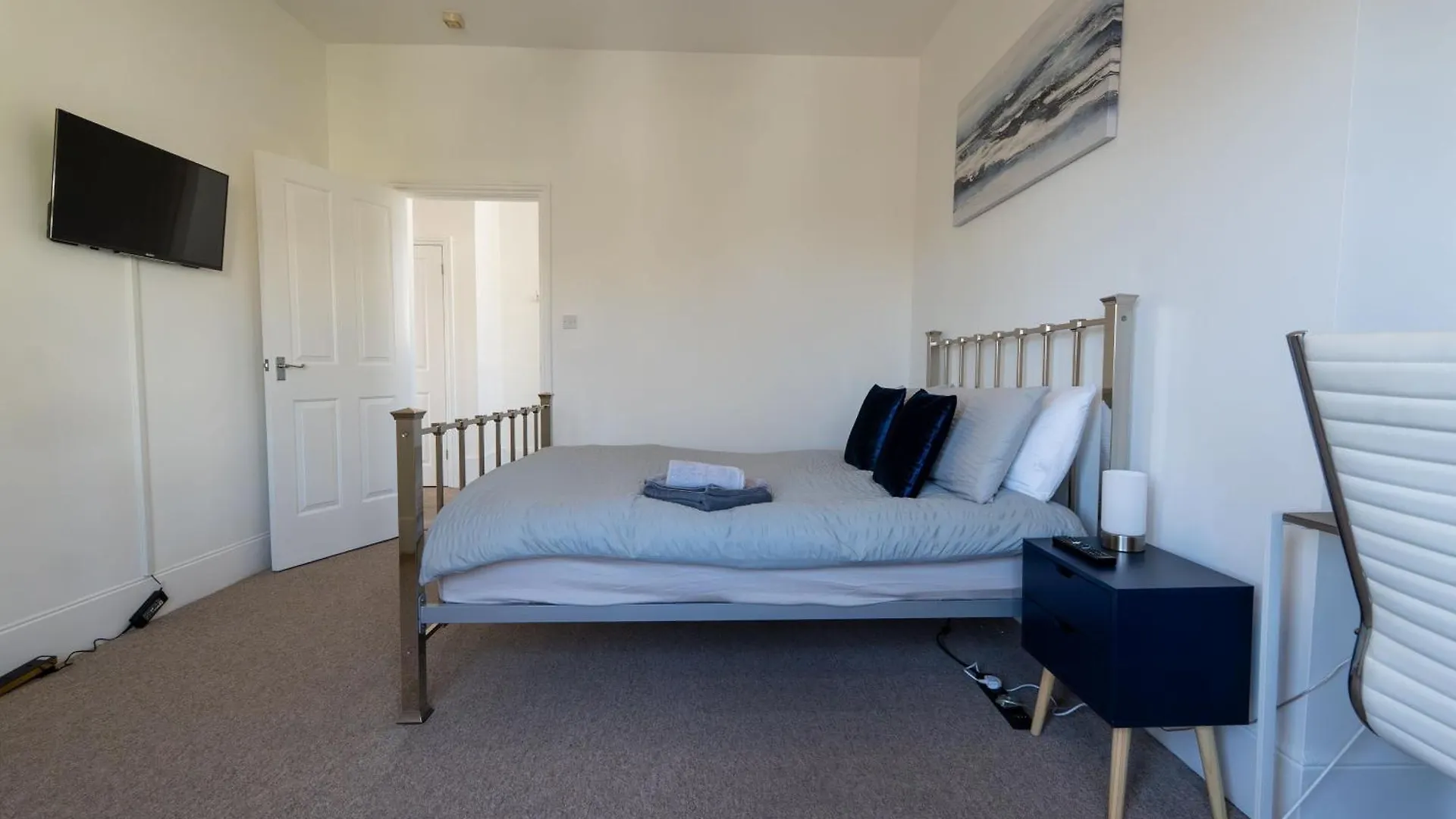 Beautiful Apartments In Central Brighton - Free Parking