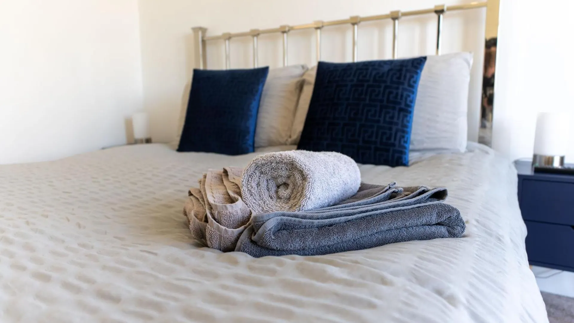Beautiful Apartments In Central Brighton - Free Parking