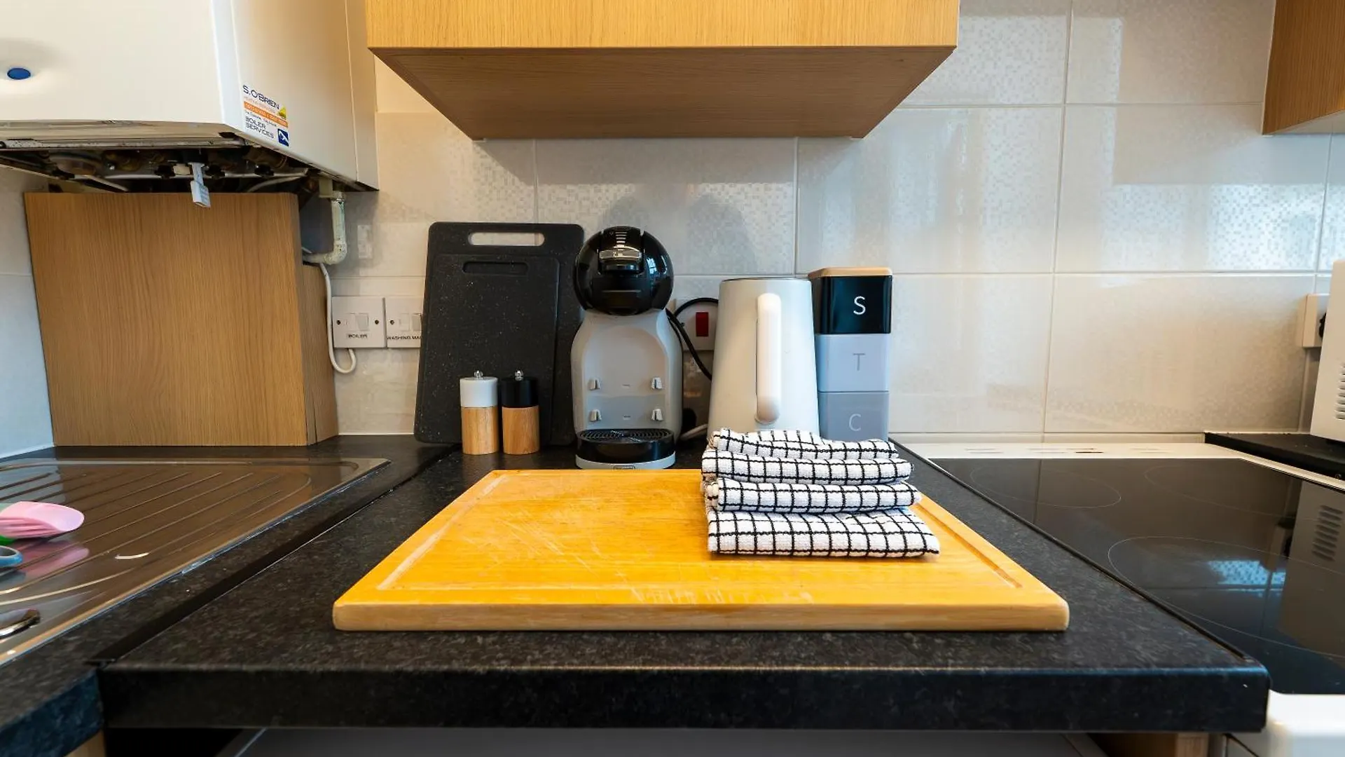 Beautiful Apartments In Central Brighton - Free Parking