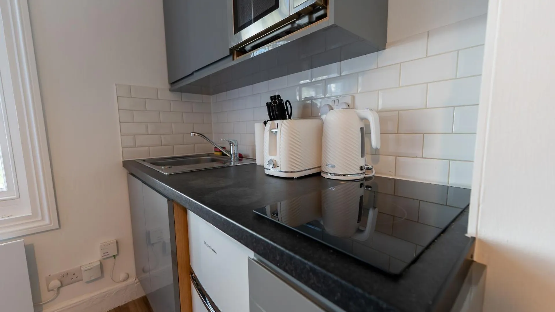 Beautiful Apartments In Central Brighton - Free Parking
