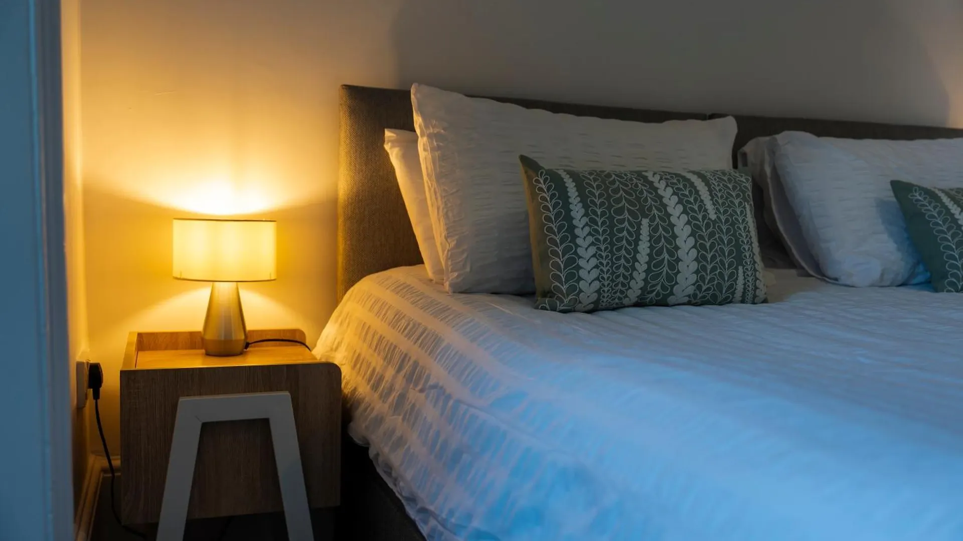 Beautiful Apartments In Central Brighton - Free Parking