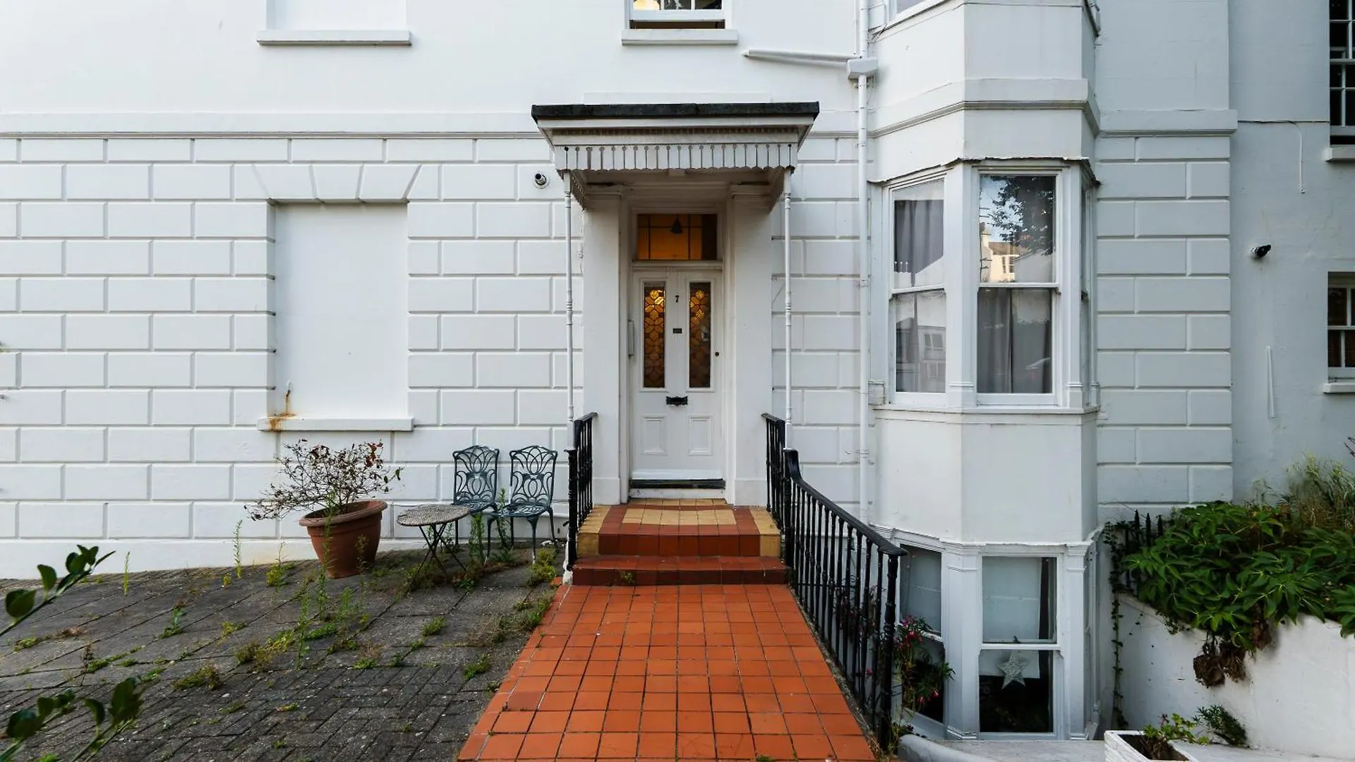 Beautiful Apartments In Central Brighton - Free Parking