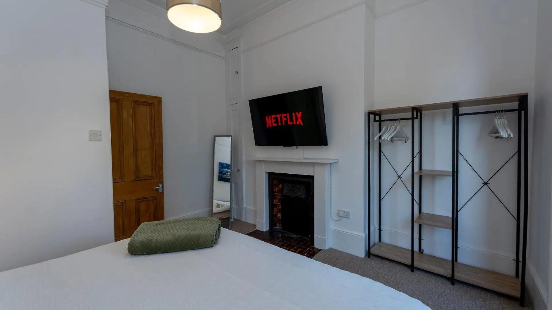 Beautiful Apartments In Central Brighton - Free Parking