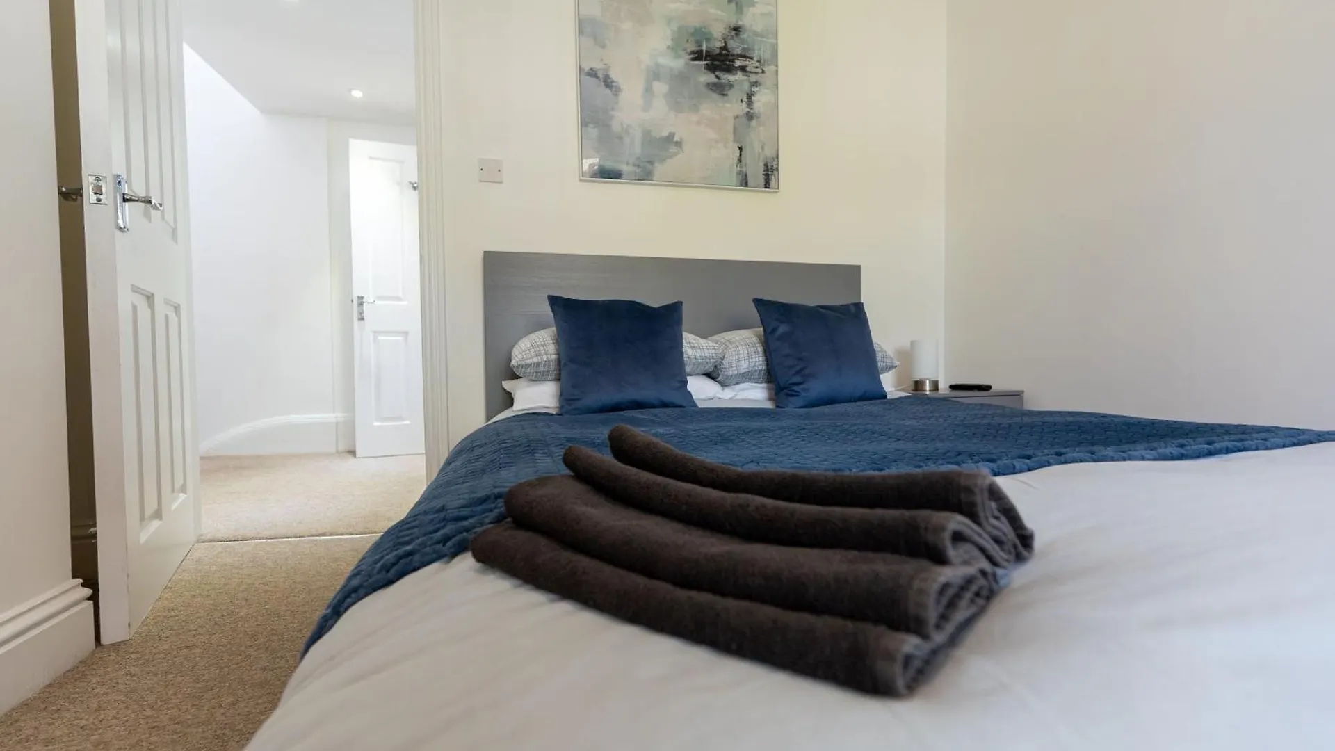 Beautiful Apartments In Central Brighton - Free Parking